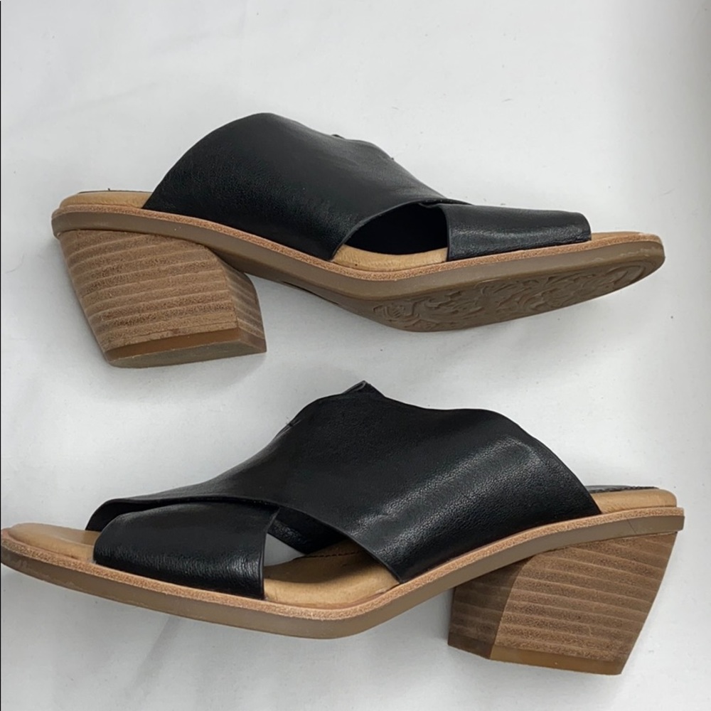 Sofft size 9 slip on black leather mules like new